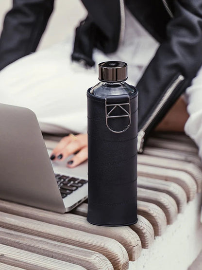 Equa - Glazen fles met Graphite cover